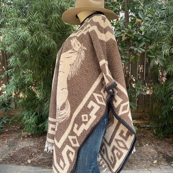 PLUS SIZE Mexican Poncho - Picture 2 of 4